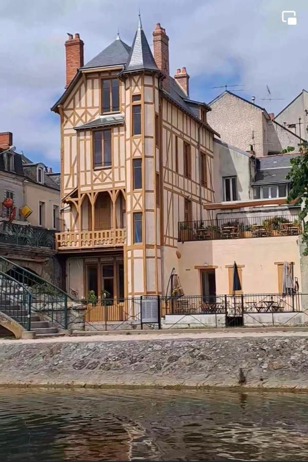 Logis Hotel La Maison A Pan De Bois Vierzon Esterno foto