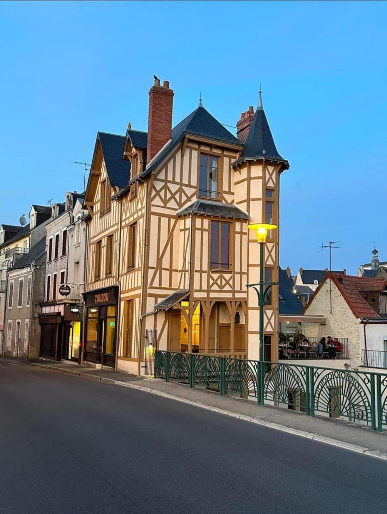 Logis Hotel La Maison A Pan De Bois Vierzon Esterno foto