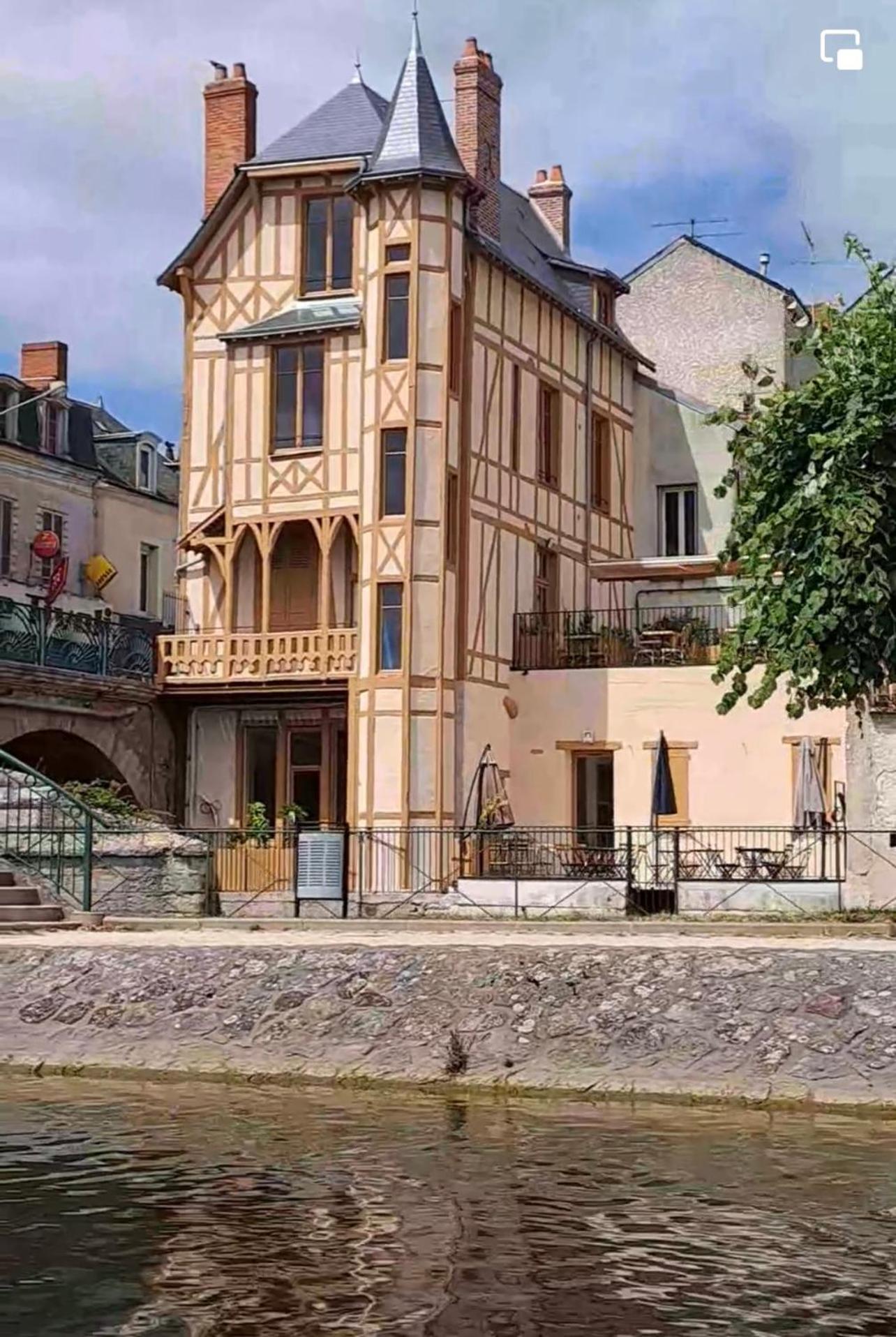 Logis Hotel La Maison A Pan De Bois Vierzon Esterno foto
